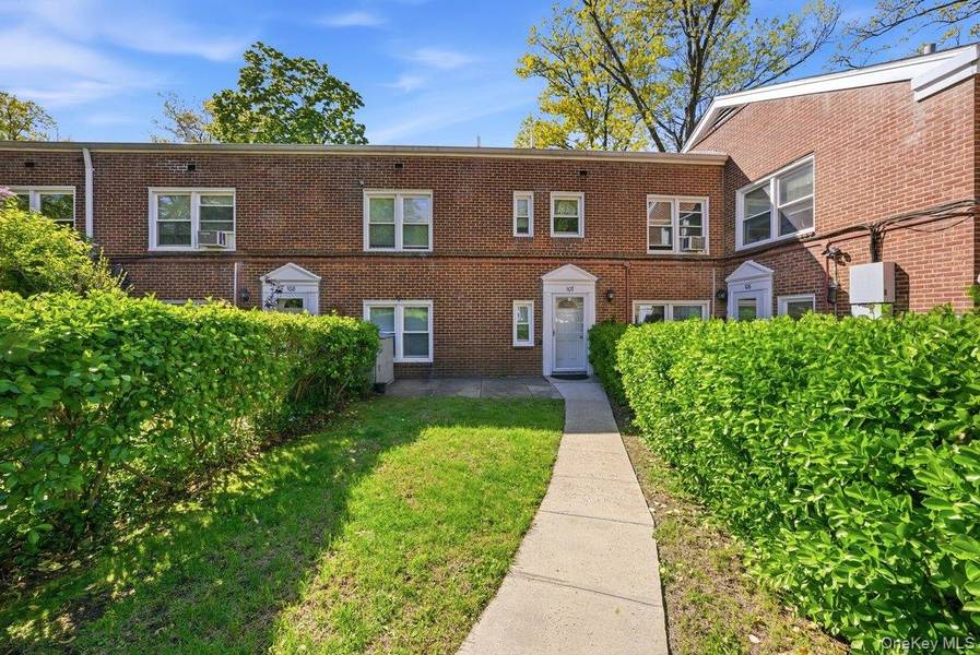 107 Hilltop Acres #107, Yonkers, NY 10704