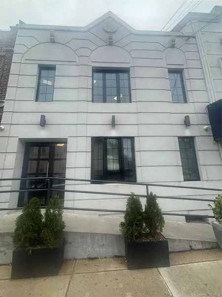 135-31 Kew Gardens RD, Kew Garden Hills, NY 11418