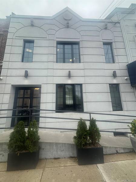 135-31 Kew Gardens RD, Kew Garden Hills, NY 11418