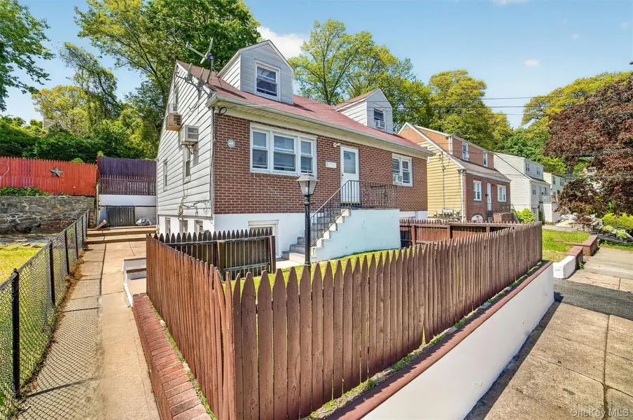 15 Halley ST, Yonkers, NY 10704
