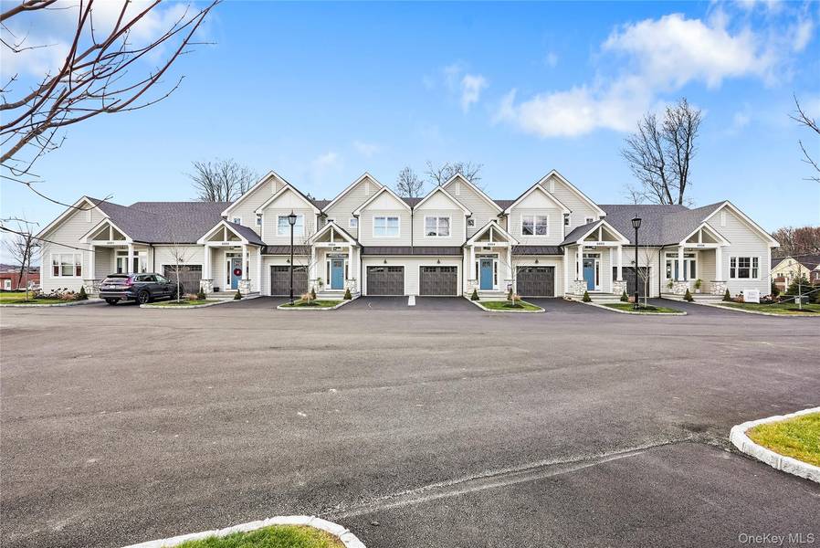2040 Crompond RD #17, Yorktown Heights, NY 10598