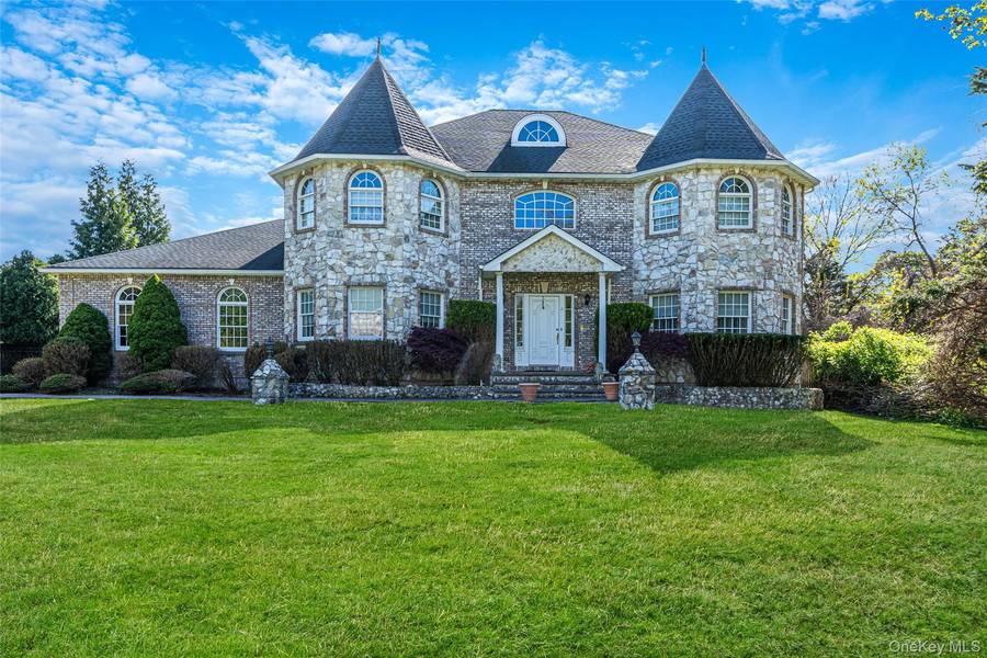 2 Deepwells LN, Saint James, NY 11780