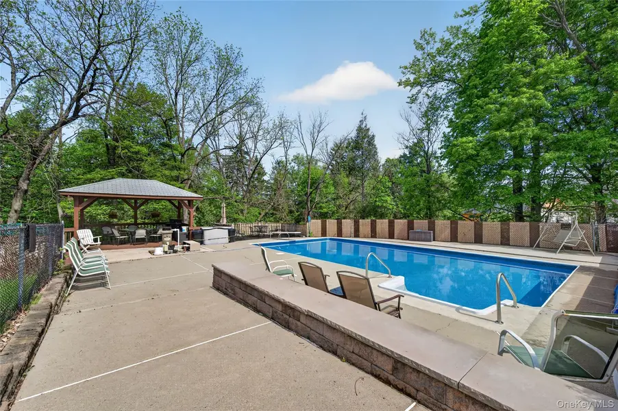 6 Pine Hill RD, Monroe, NY 10950