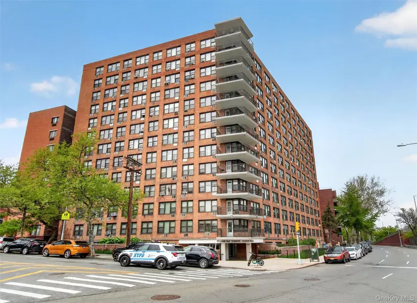 3121 Middletown RD #7L, Bronx, NY 10461