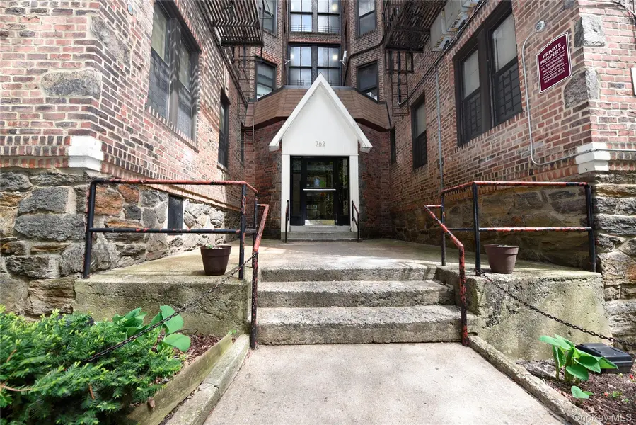 762 Brady AVE #121, Bronx, NY 10462
