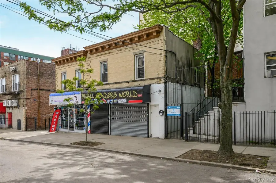 704 E 183rd ST, Bronx, NY 10458