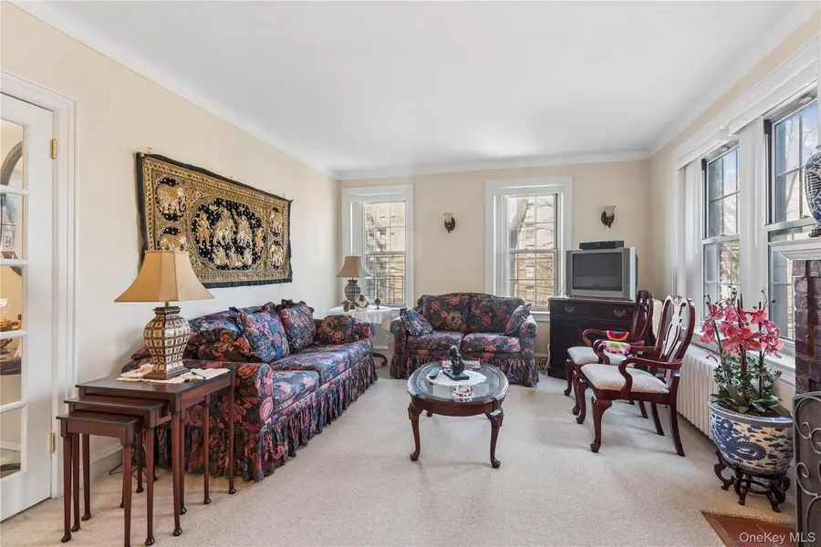 150 Burns ST #3F, Forest Hills, NY 11375