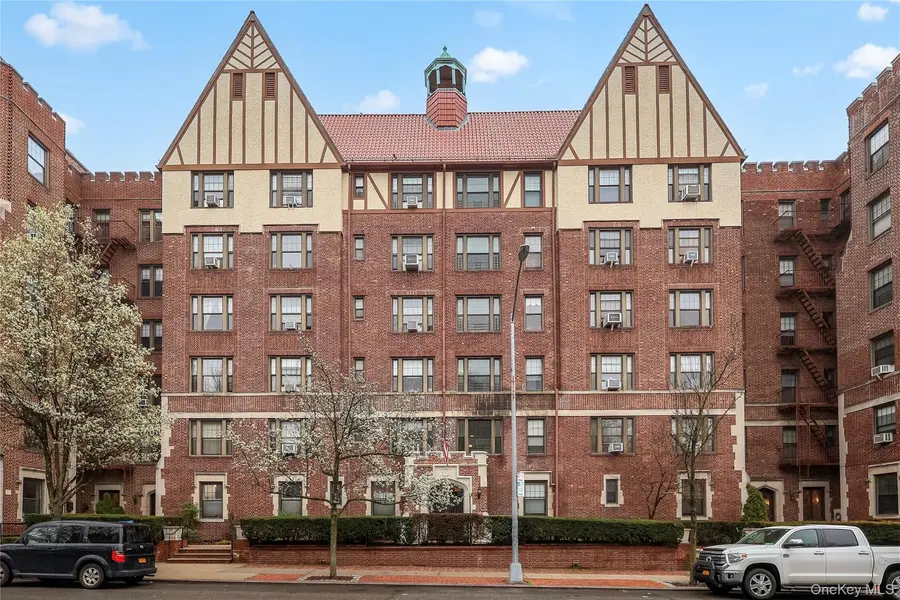 109-14 Ascan AVE #1D, Forest Hills, NY 11375
