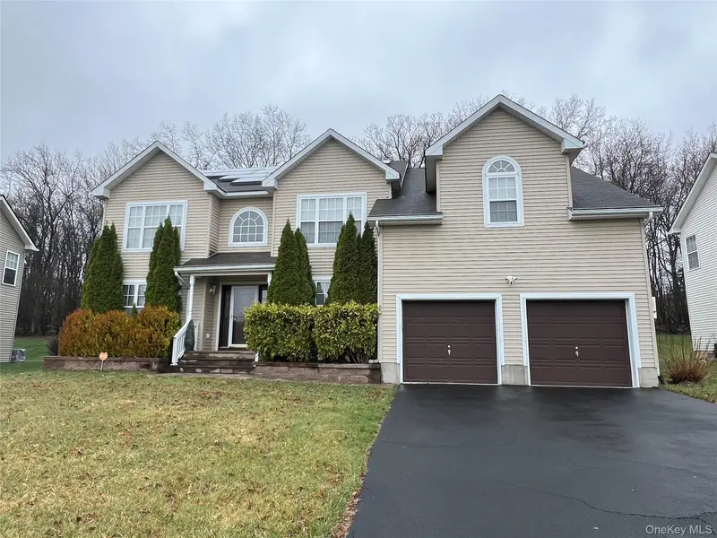 10 Johanna DR, Newburgh, NY 12550