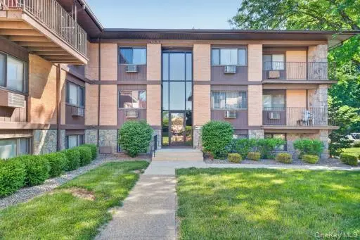 10 Oakwood TER #65, New Windsor, NY 12553