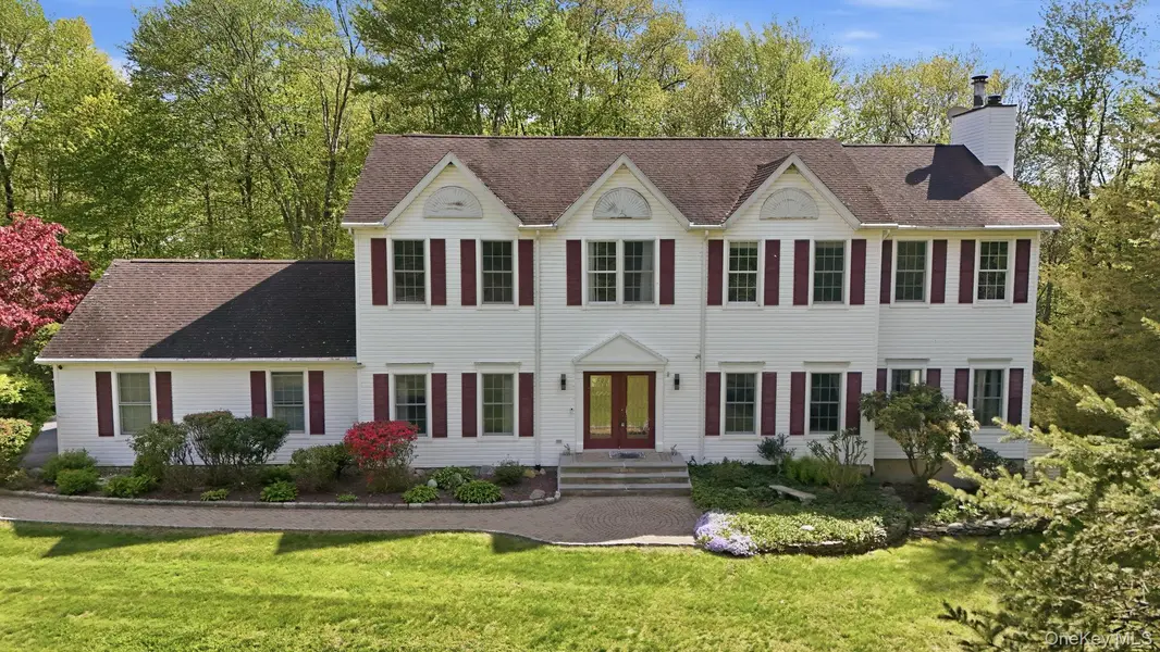 28 Sassinoro DR, Putnam Valley, NY 10579