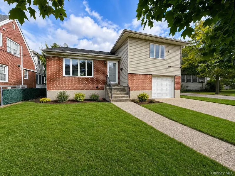 324 Buckingham RD, Cedarhurst, NY 11516