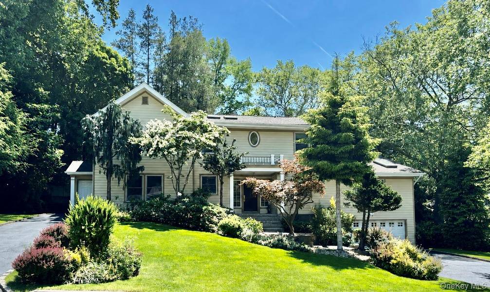 8 Briarfield DR, Great Neck, NY 11020