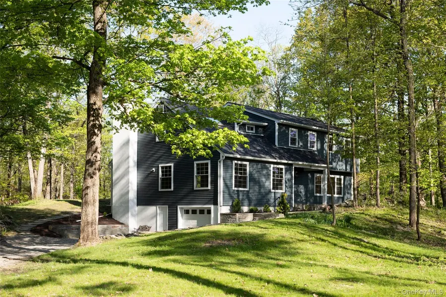 41 Meddaugh RD, Pleasant Valley, NY 12569