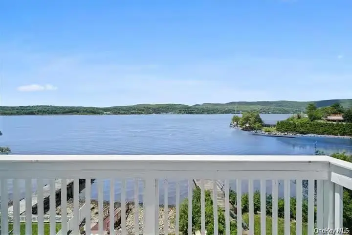 31 Wayne AVE, Verplanck, NY 10596