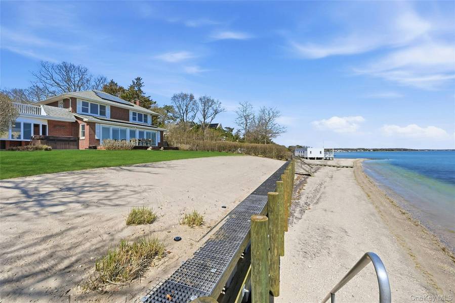 8908 Peconic Bay BLVD, Laurel, NY 11948