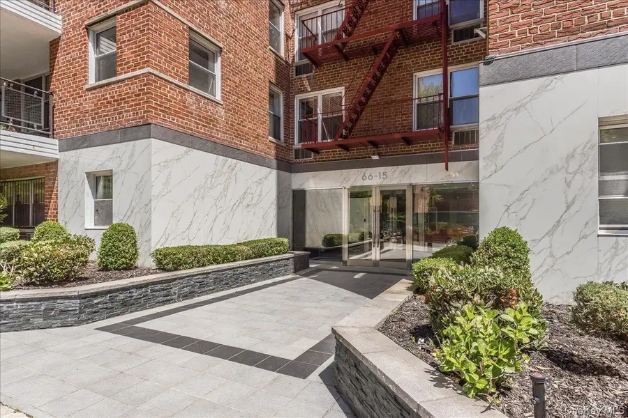 66-15 Thornton PL #5R, Rego Park, NY 11374