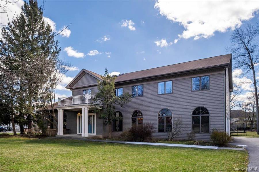 11 Baker LN, Suffern, NY 10901