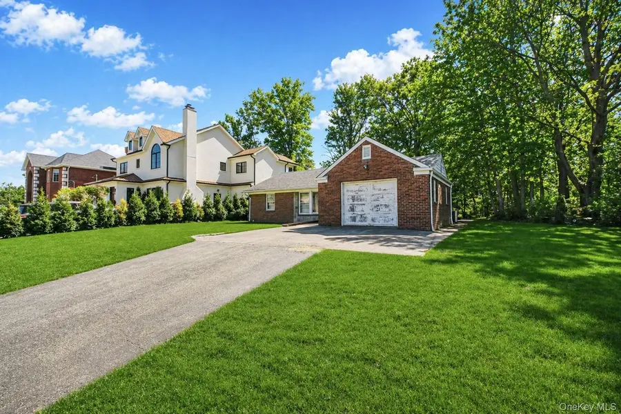 20 Delphine TER, Staten Island, NY 10305
