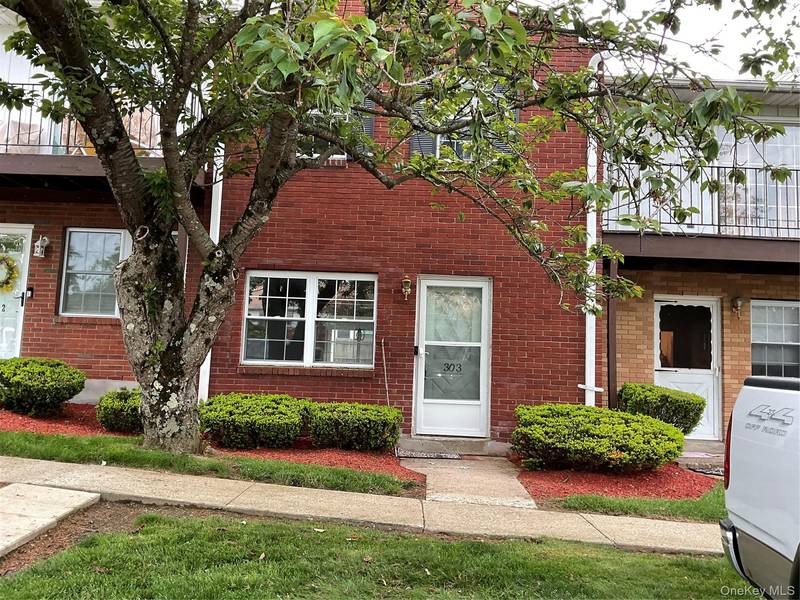 276 Temple Hill RD #303, New Windsor, NY 12553