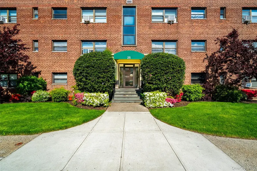 25 Shady Glen CT #2C, New Rochelle, NY 10805