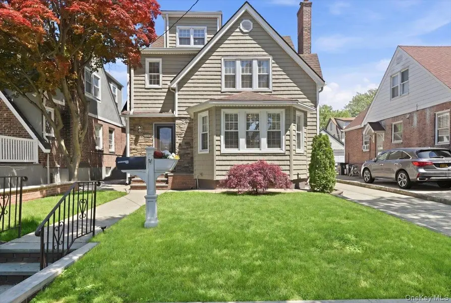 38-11 205th ST, Bayside, NY 11361