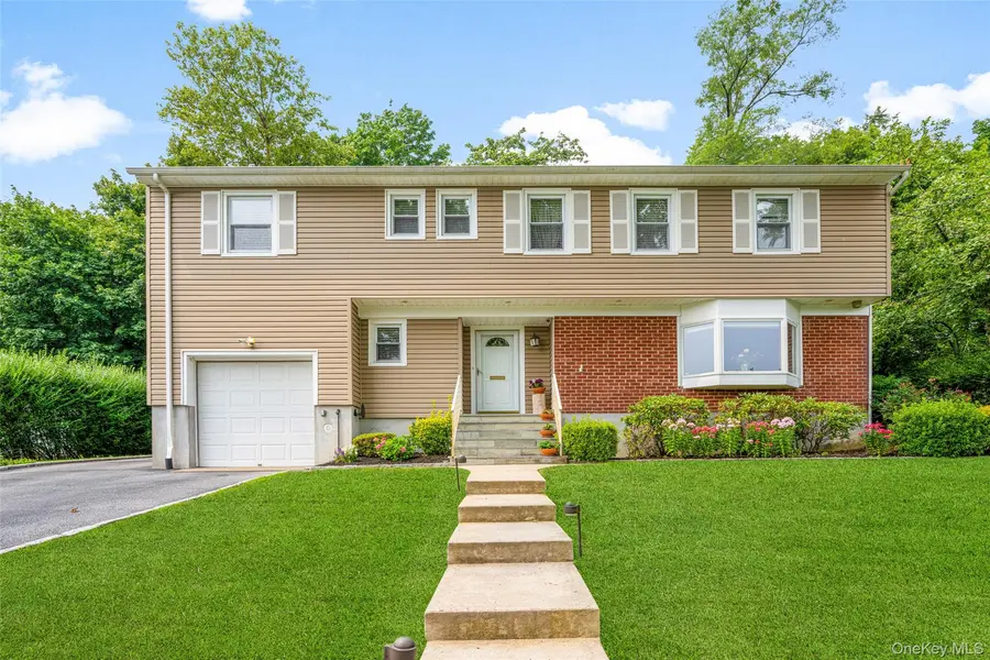 5 Oakridge RD, White Plains, NY 10607
