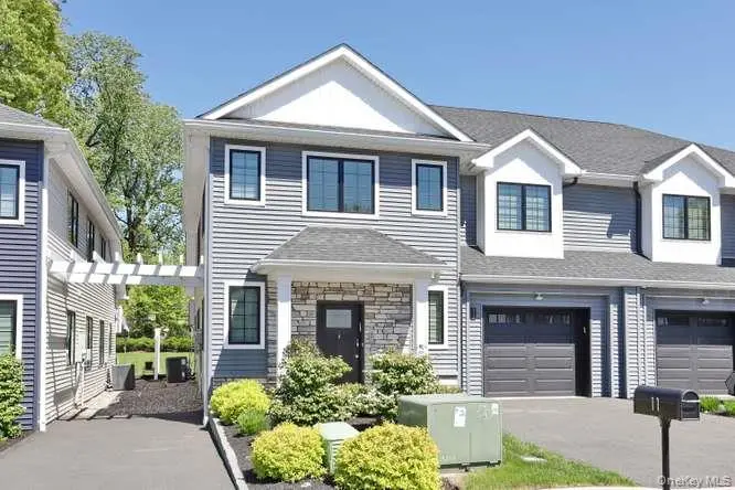 11 Silverwood CIR, Suffern, NY 10901