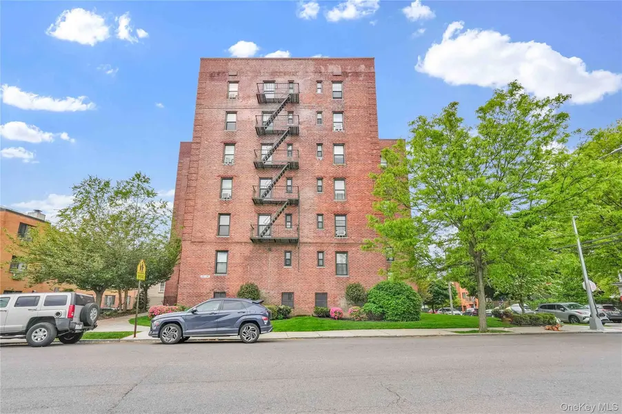 170-06 Crocheron AVE #2E, Flushing, NY 11358