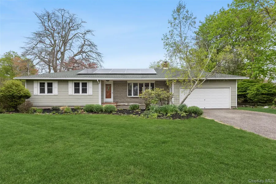 77 Evergreen AVE, East Moriches, NY 11940