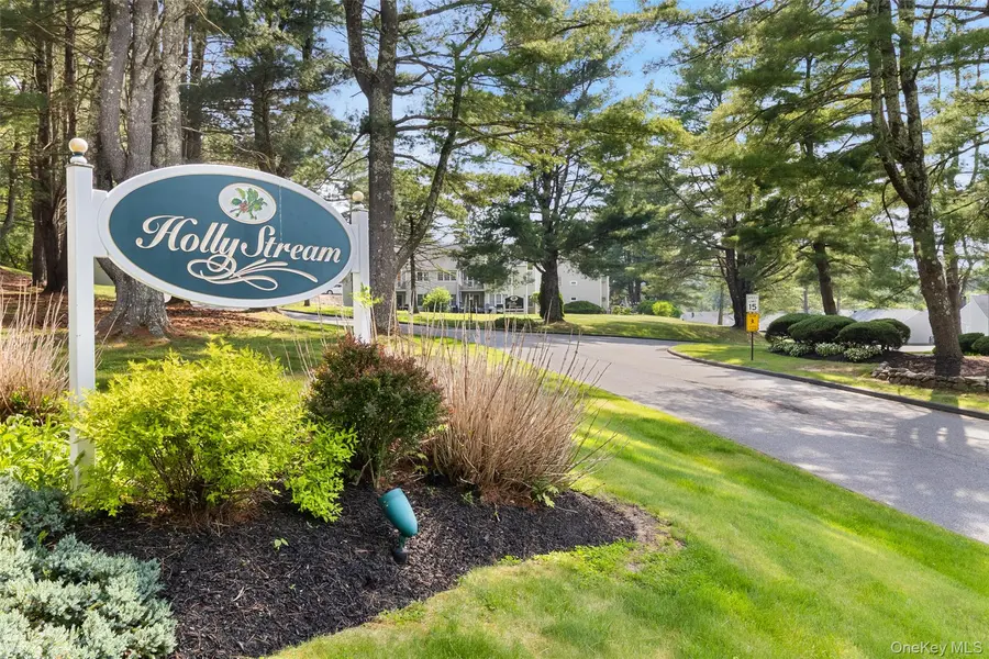201 Holly Stream CT, Brewster, NY 10509