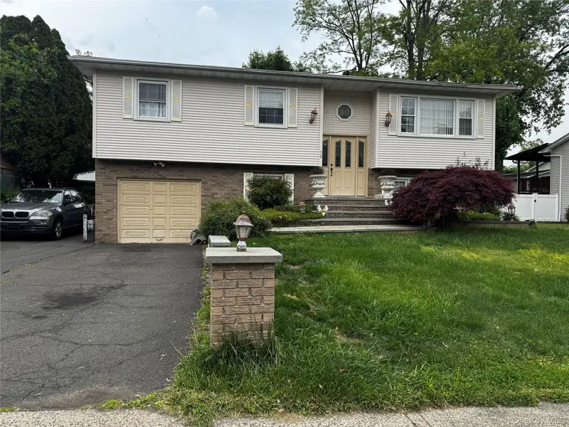 75 Picariello DR, Haverstraw, NY 10927