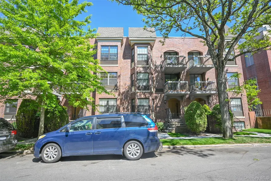 71-21 163rd ST #3202, Fresh Meadows, NY 11365