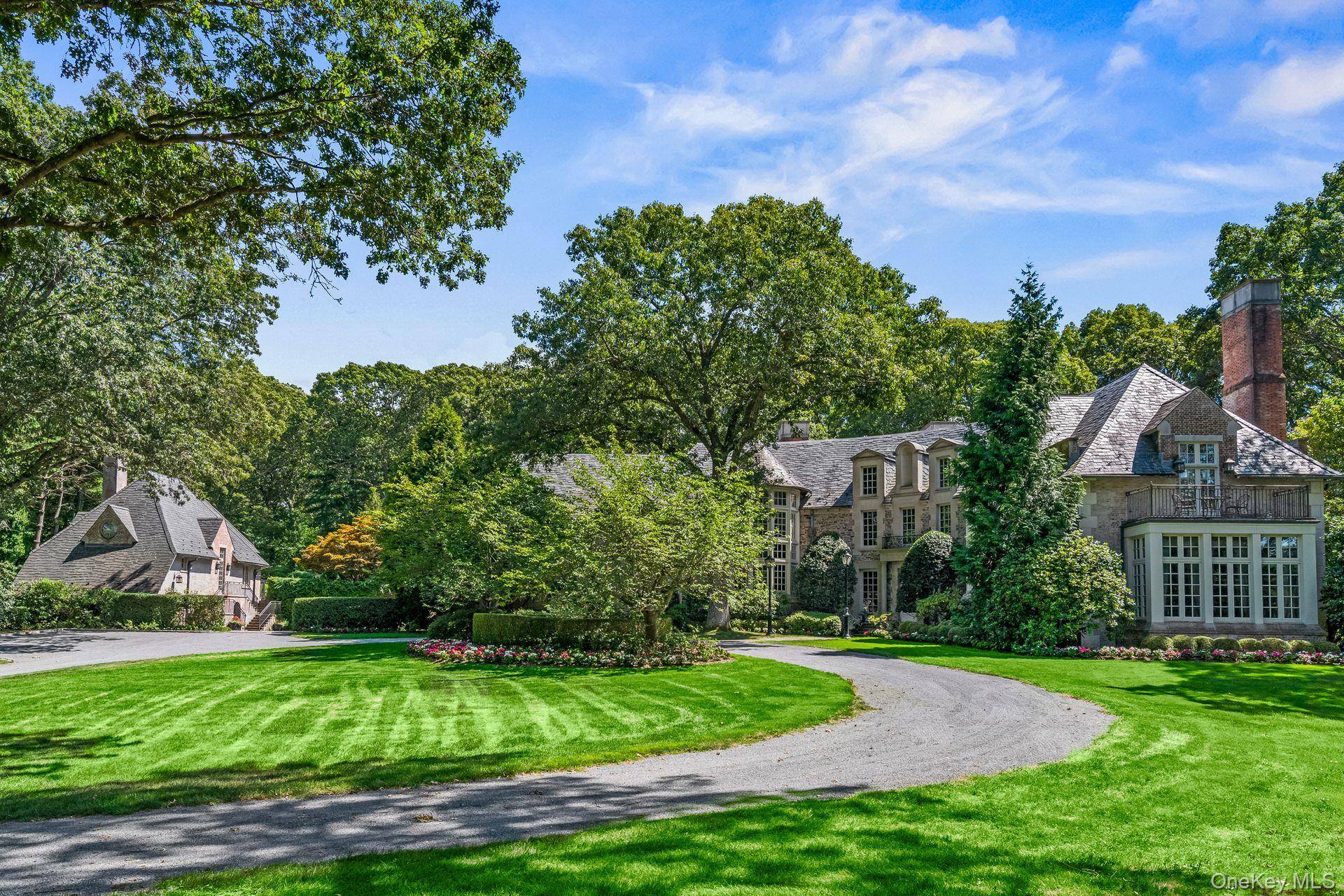 4 Red Fox LN, Upper Brookville, NY 11545