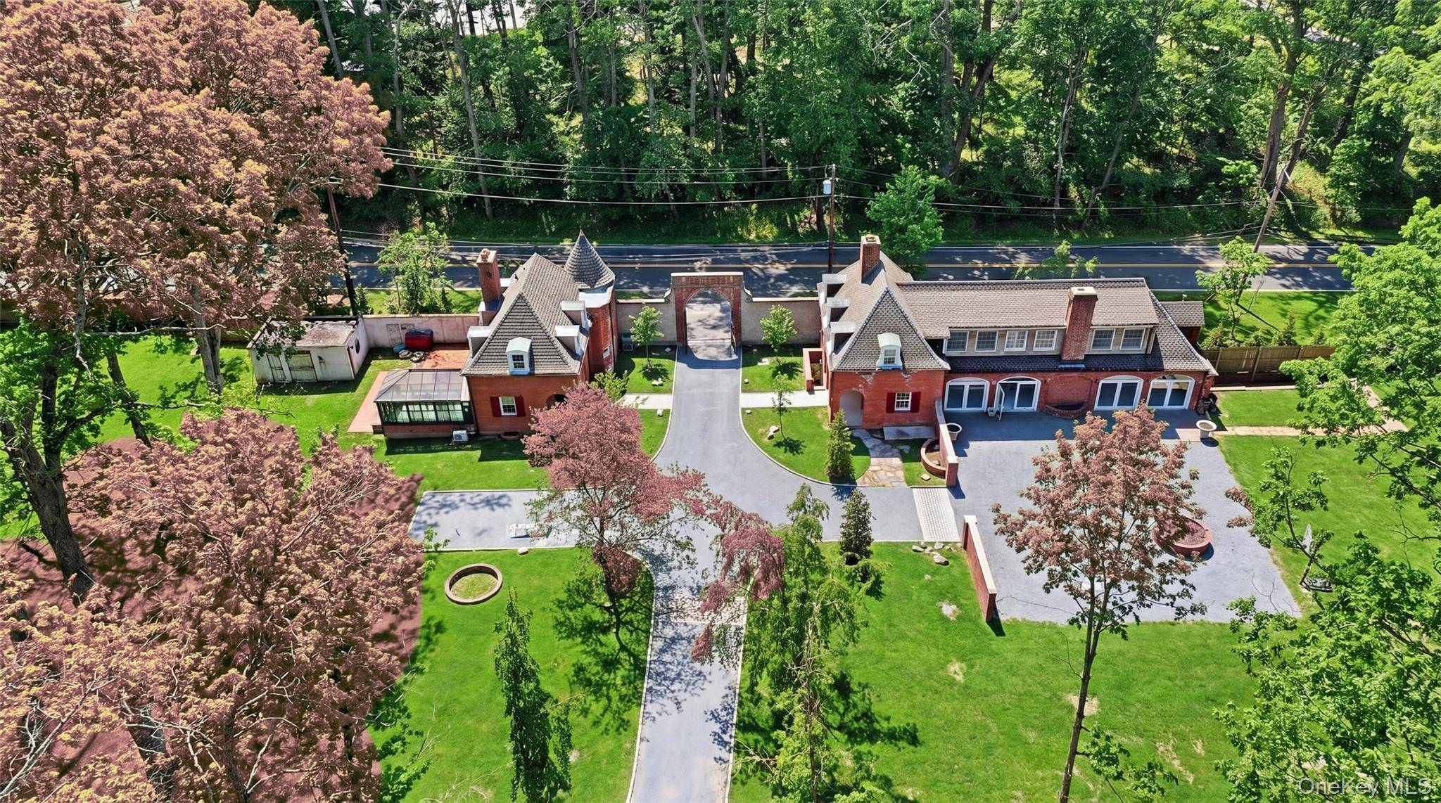 22 Brookville RD, Muttontown, NY 11545