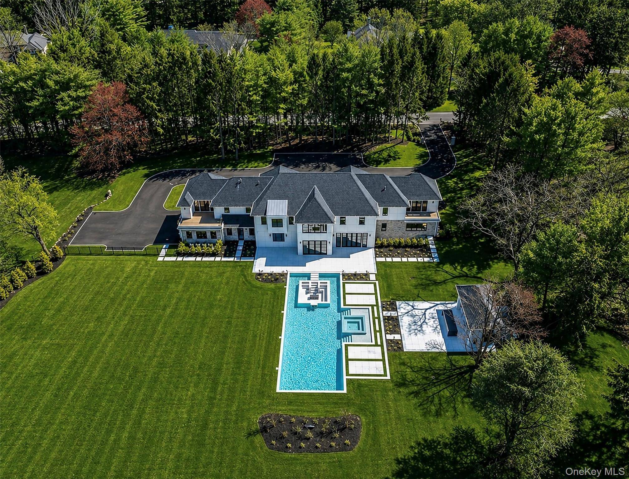 30 Evans DR, Brookville, NY 11545