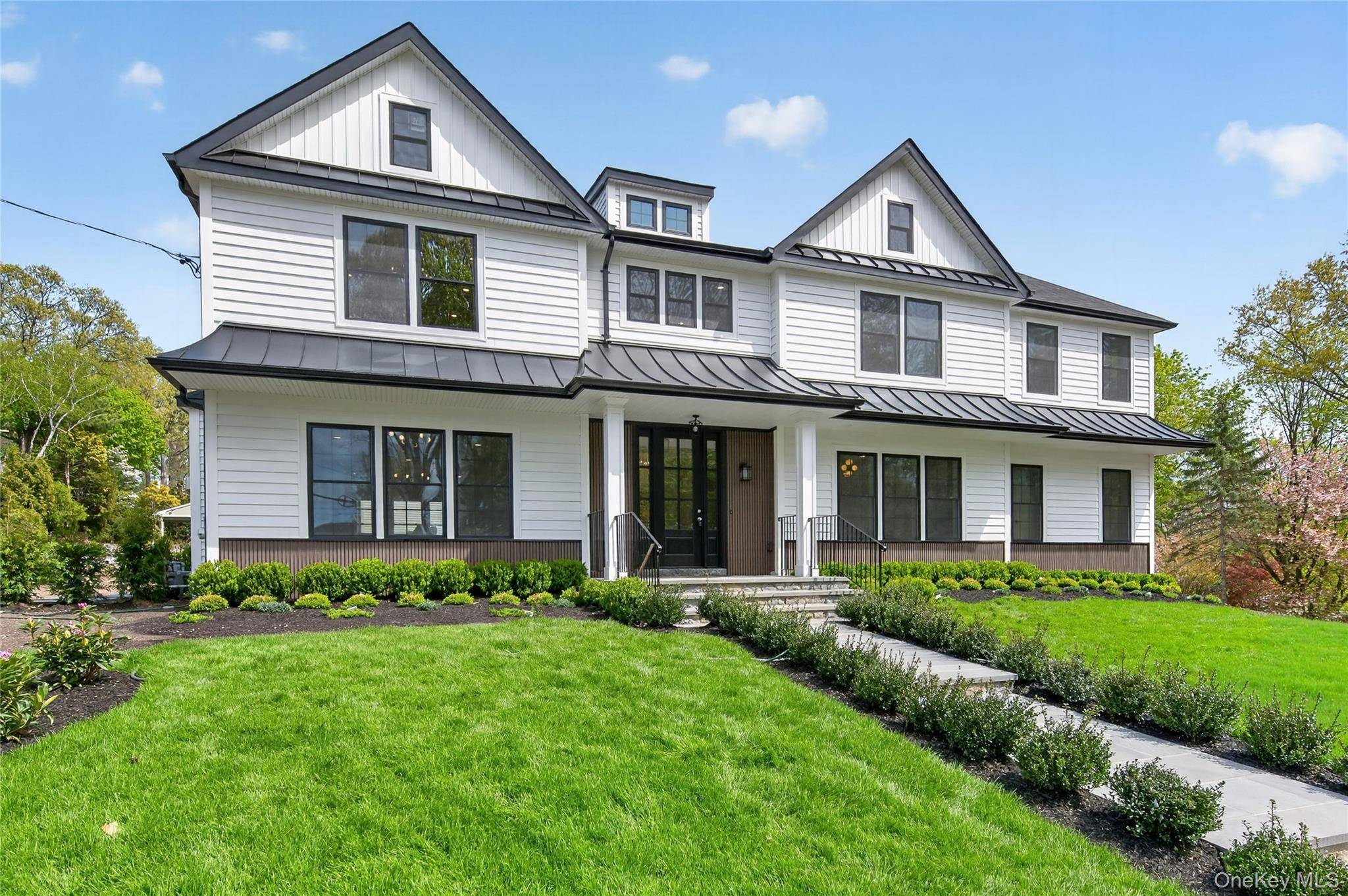 15 Ridge DR, Port Washington, NY 11050