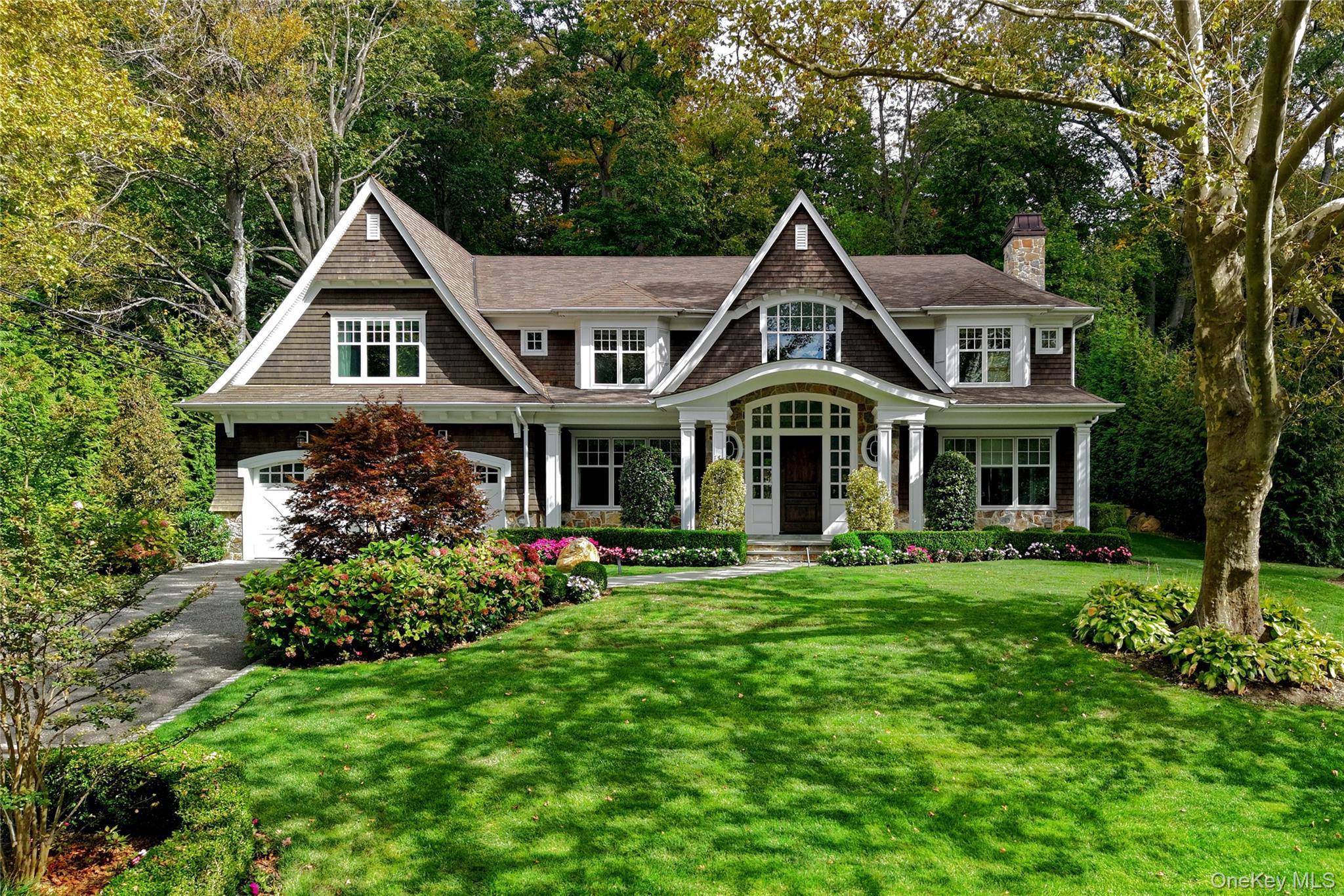 35 Mimosa DR, East Hills, NY 11576