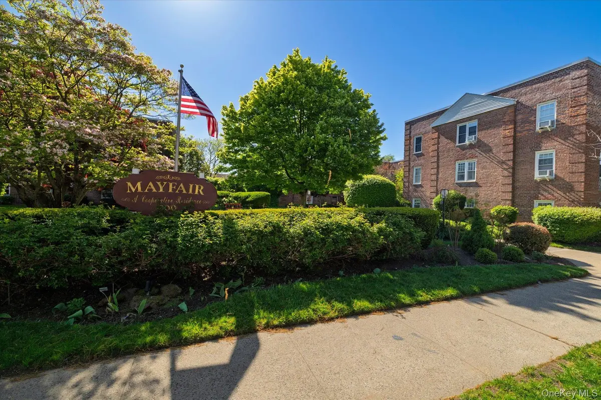200 N village AVE #F6, Rockville Centre, NY 11570