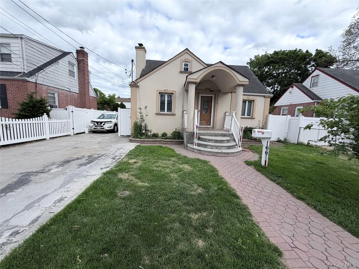 166 Stanton BLVD, Uniondale, NY 11553