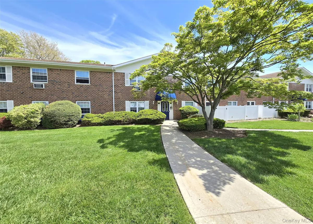 460 Old Town RD #3K, Port Jefferson Station, NY 11776