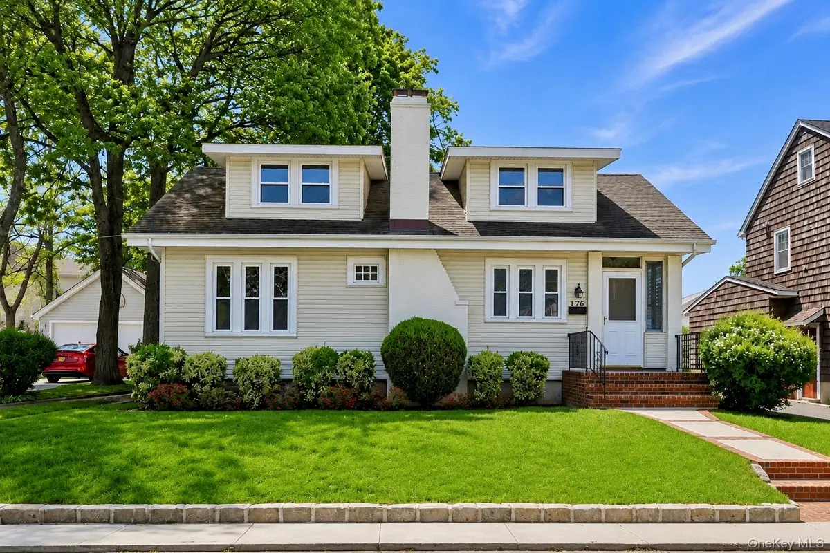 176 Wright AVE, Malverne, NY 11565