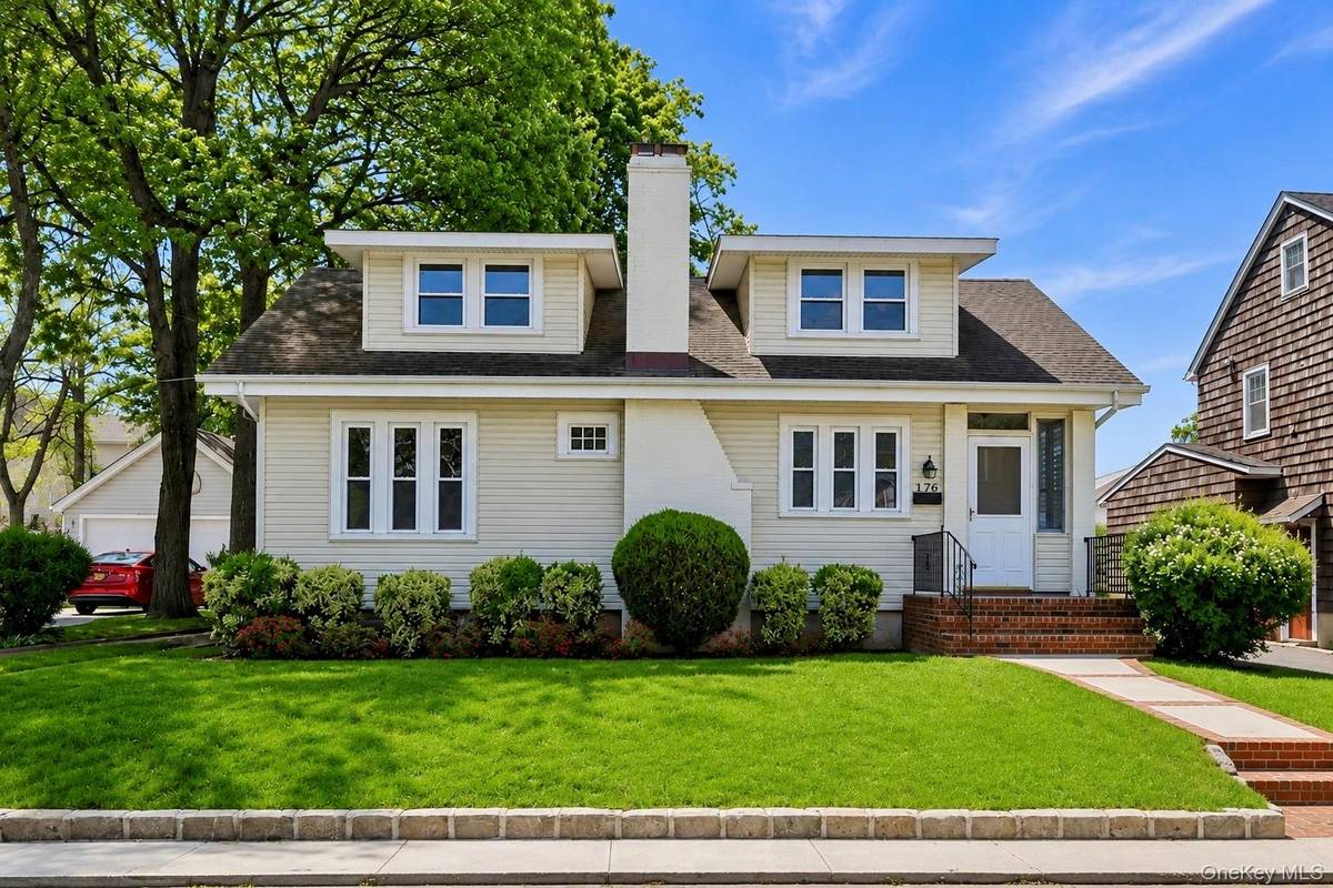 176 Wright AVE, Malverne, NY 11565