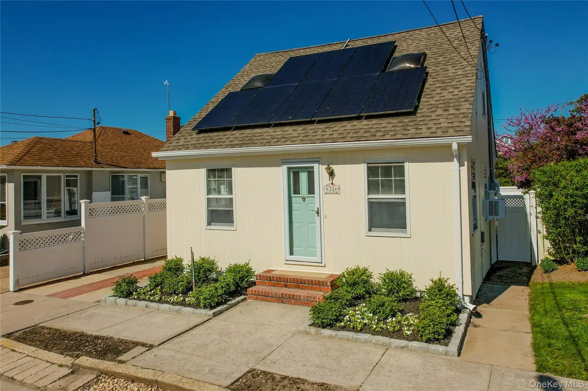 23 Garden City AVE, Point Lookout, NY 11569