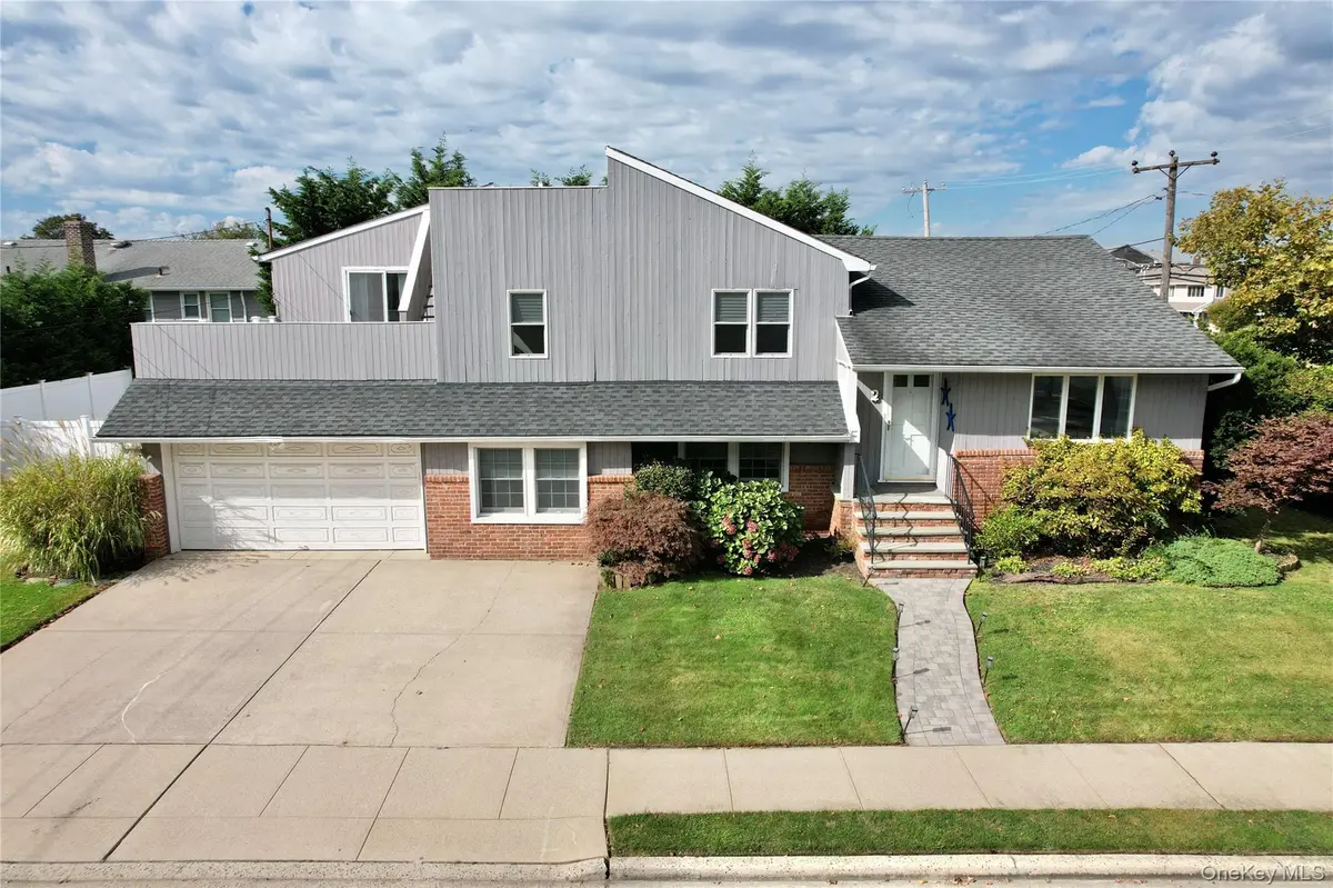 2 Biarritz ST, Long Beach, NY 11561