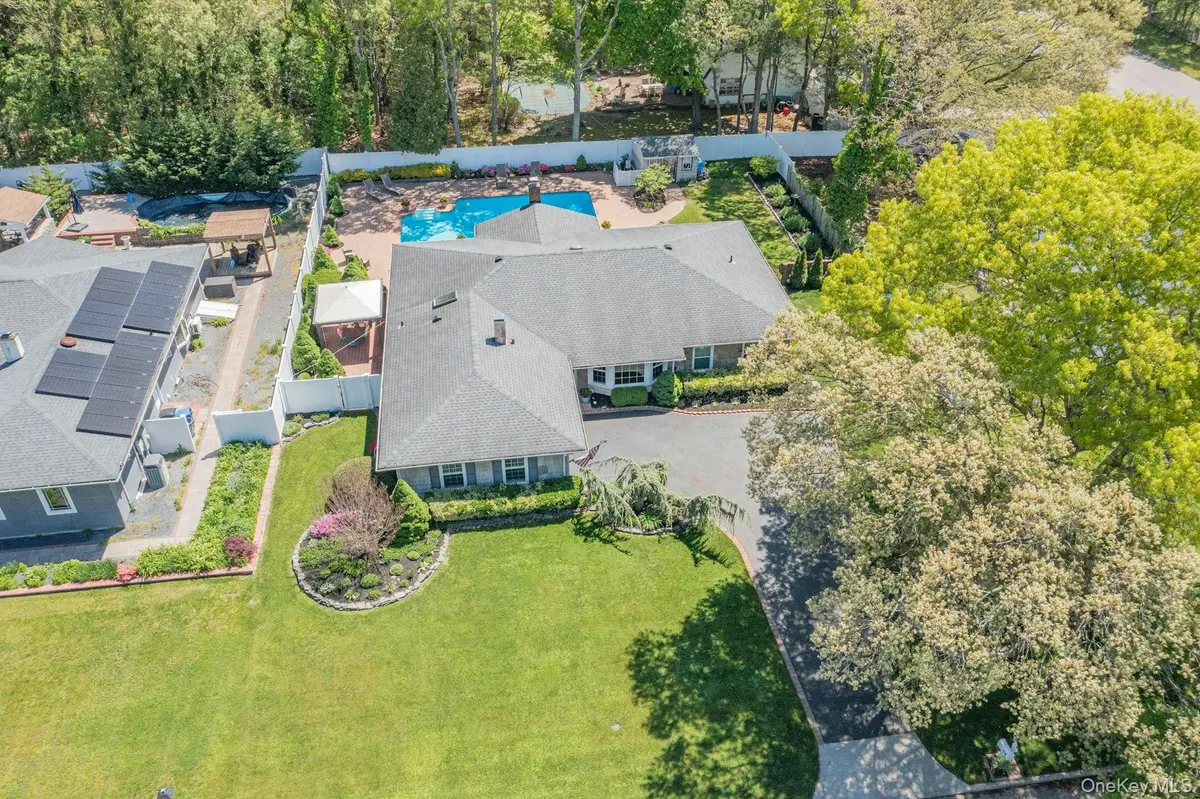 17 Priscilla AVE, Holtsville, NY 11742