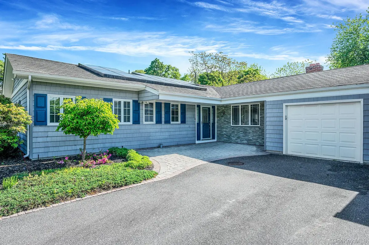 17 N Durkee LN, East Patchogue, NY 11772