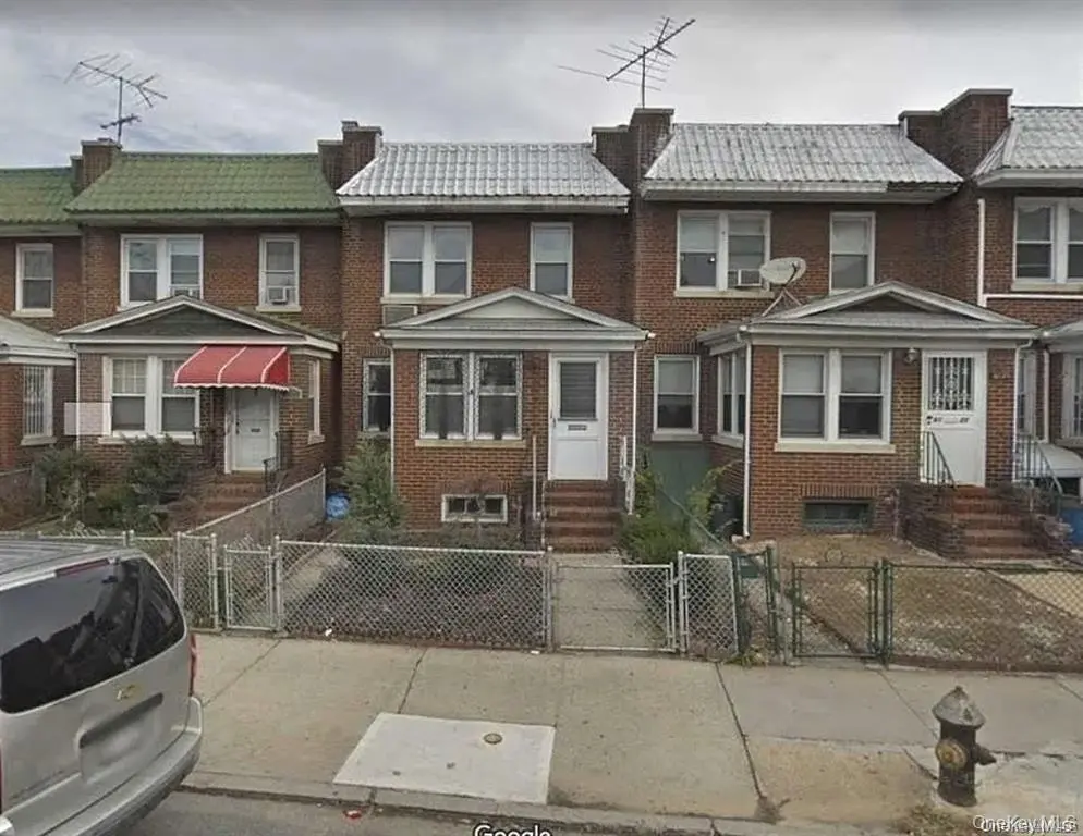 6123 Saunders ST, Rego Park, NY 11374