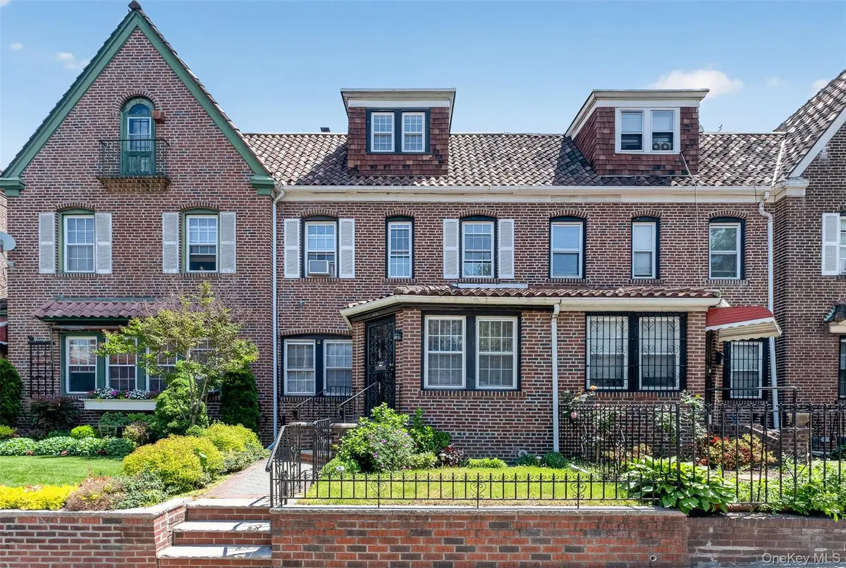 34-39 75th ST, Jackson Heights, NY 11372