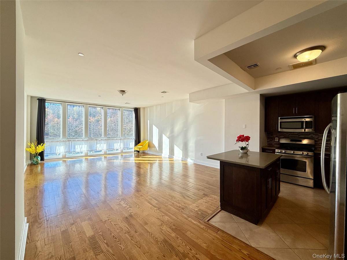 90 Bay Street Landing #2G, Staten Island, NY 10301